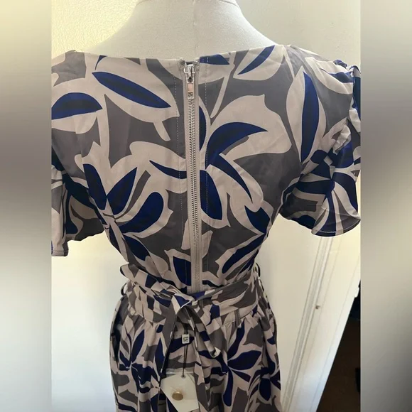 NWT By Egreis Floral 2 piece set Gray and Navy Size L - Picture 7 of 10
